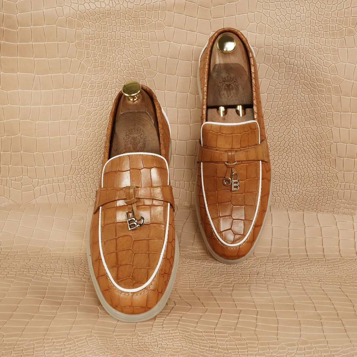 Deep Cut Yacht Shoes in Tan Leather